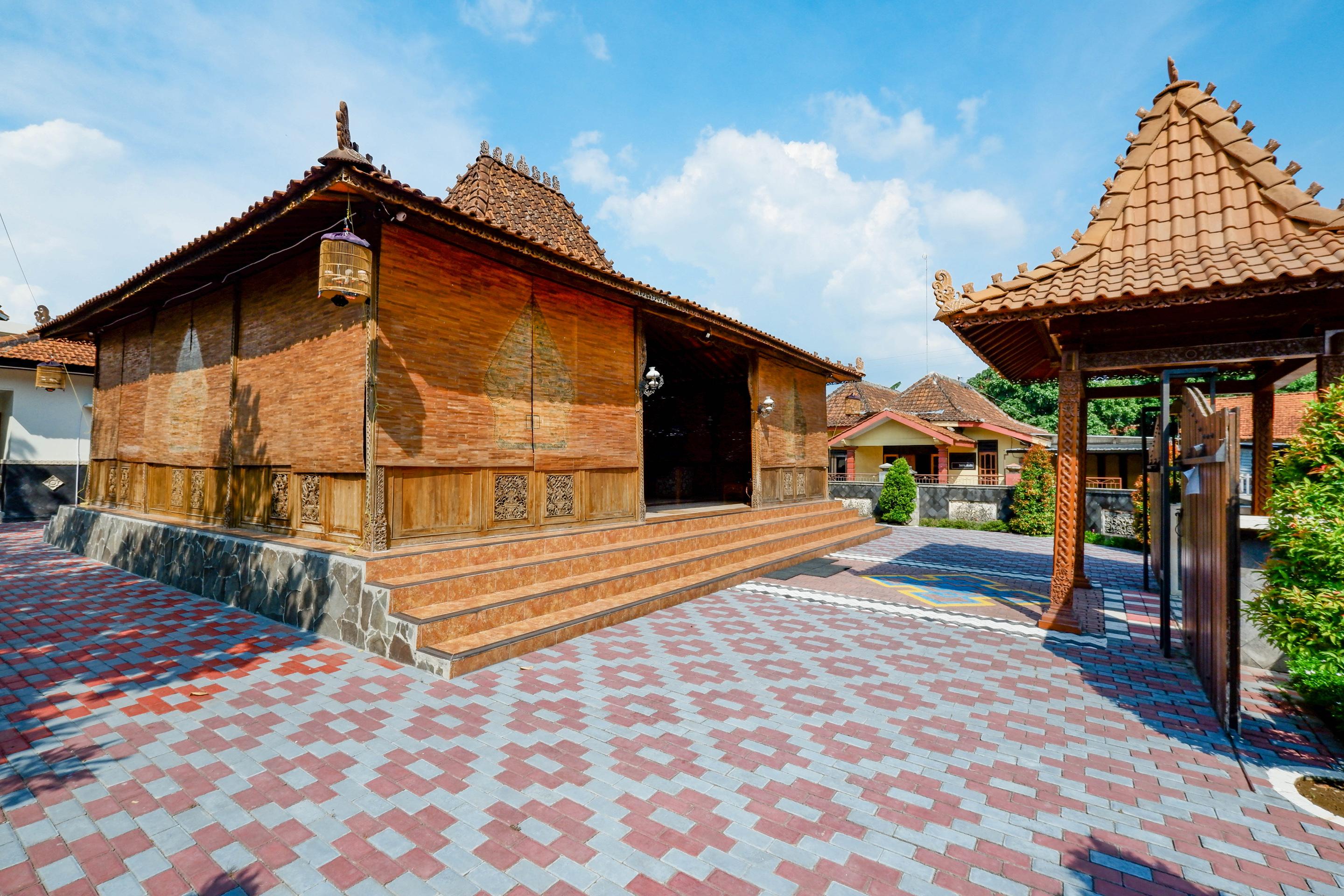 Oyo 2327 Pagsis Village Klaten Exterior foto