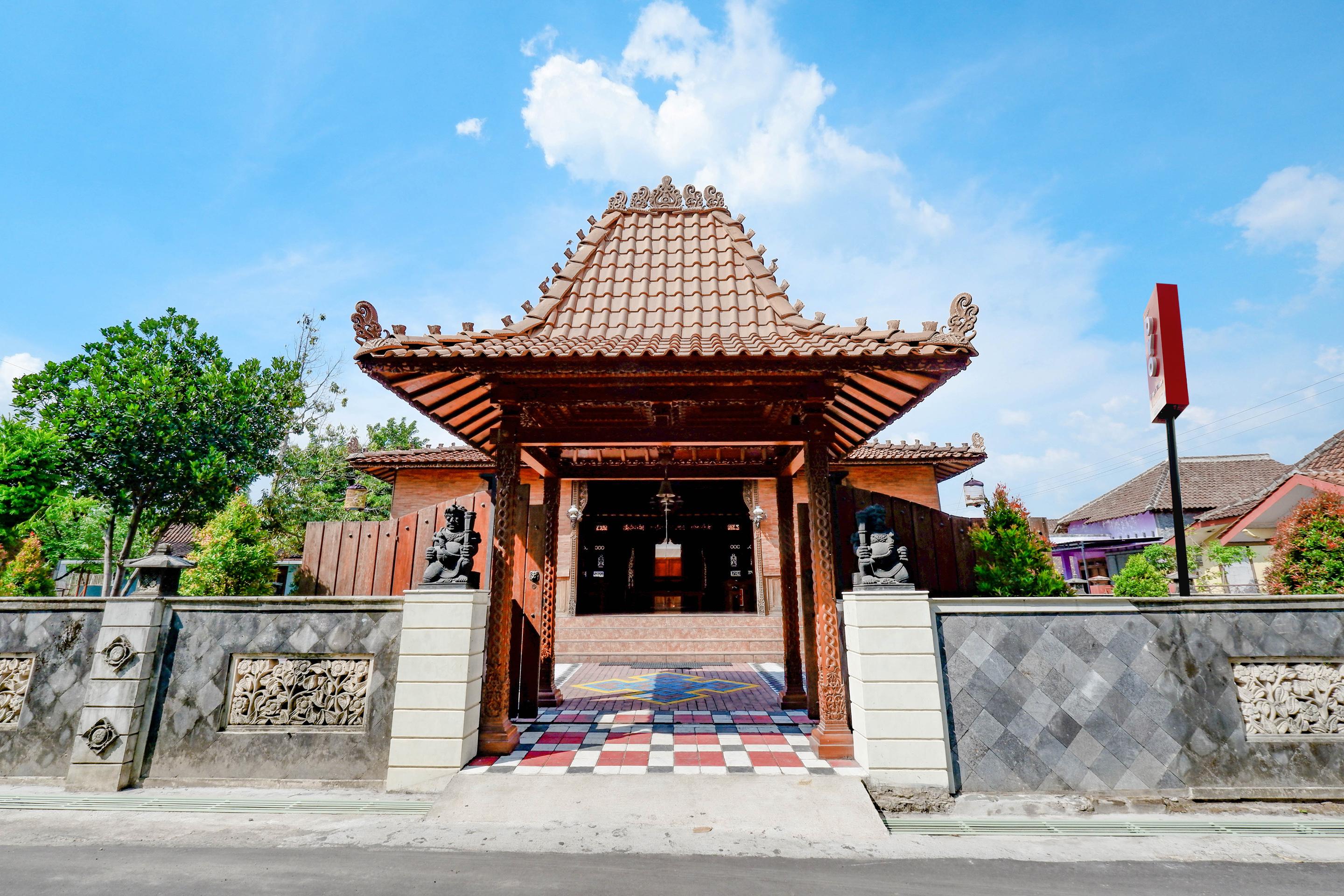 Oyo 2327 Pagsis Village Klaten Exterior foto