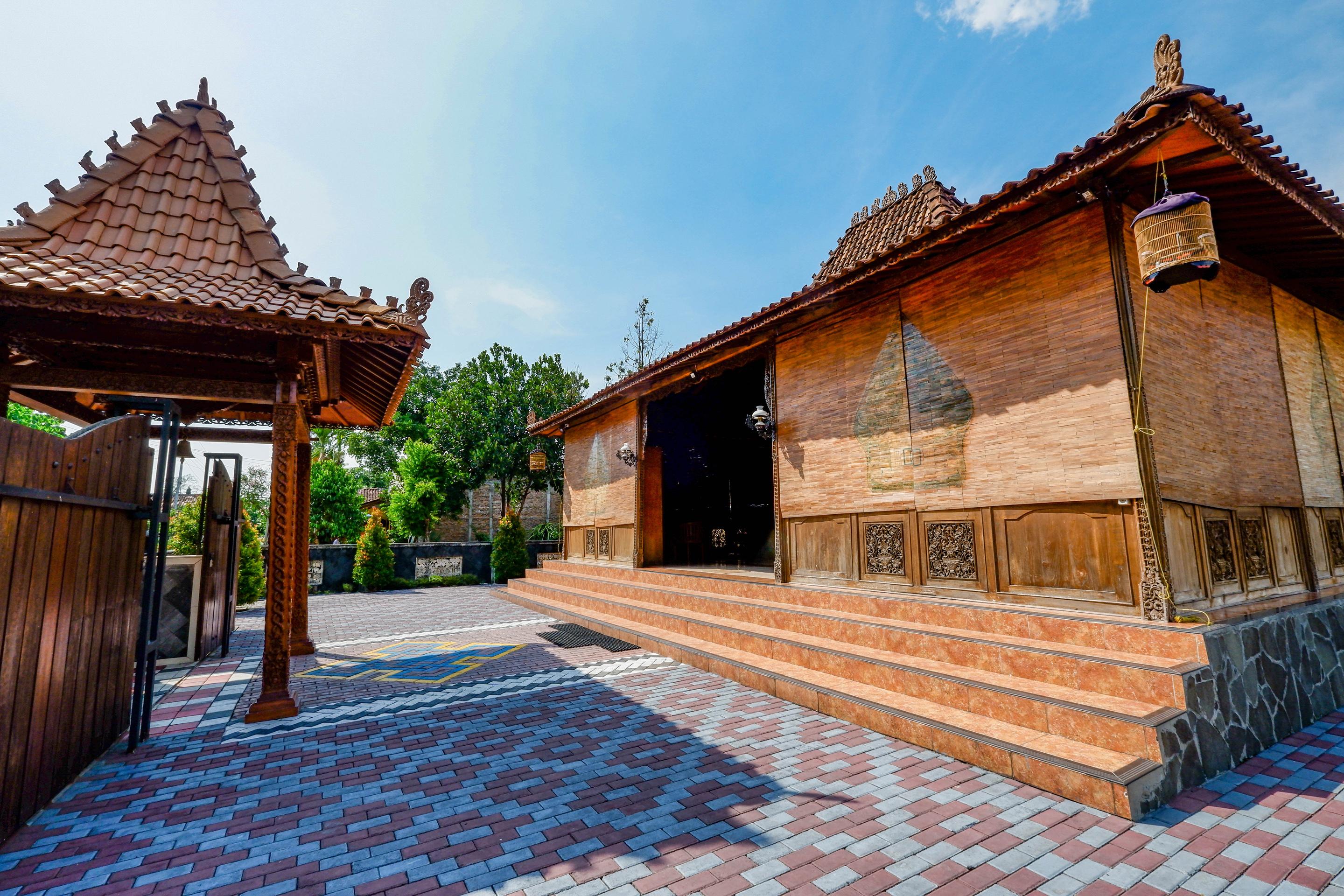 Oyo 2327 Pagsis Village Klaten Exterior foto
