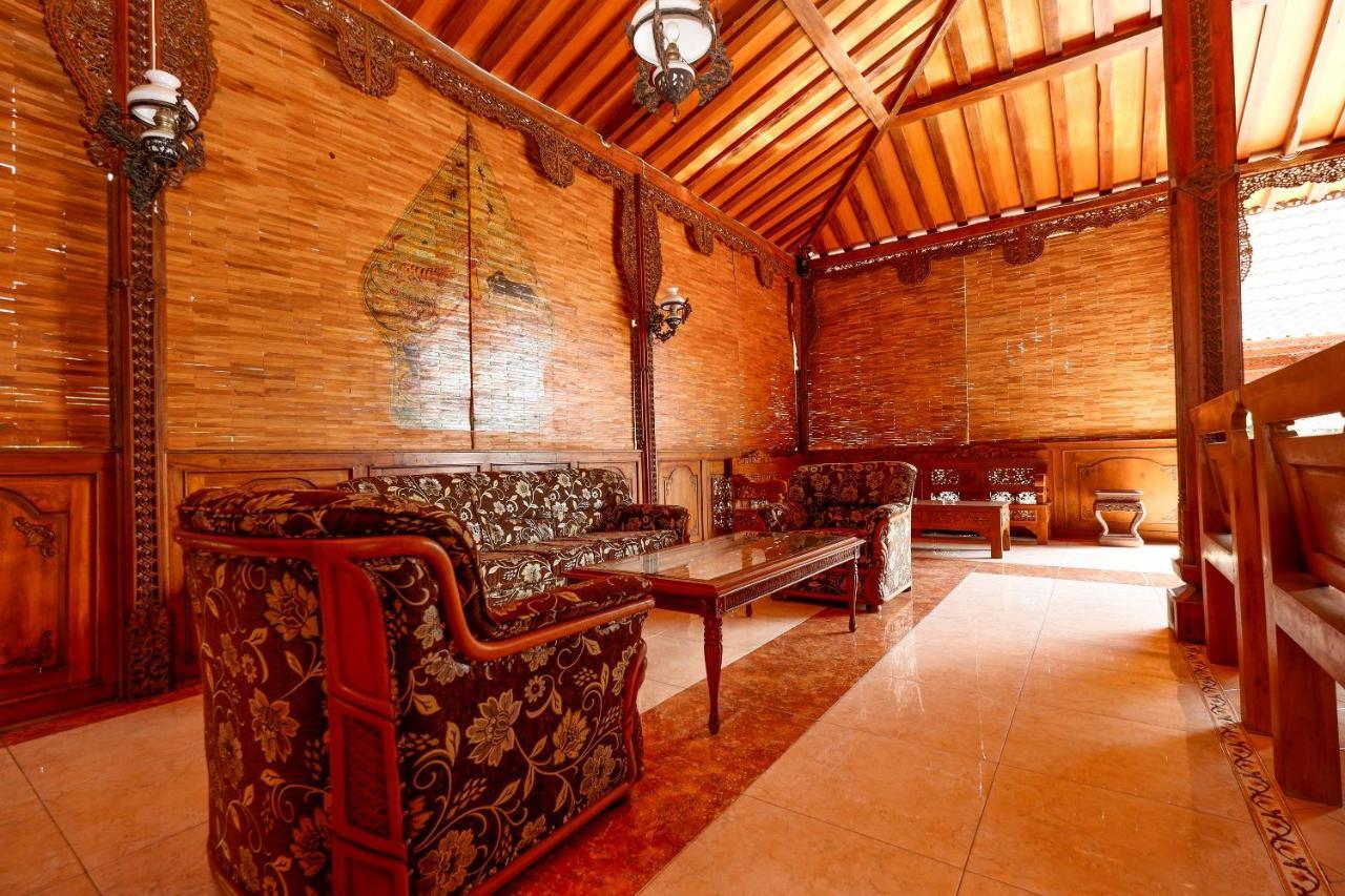 Oyo 2327 Pagsis Village Klaten Exterior foto